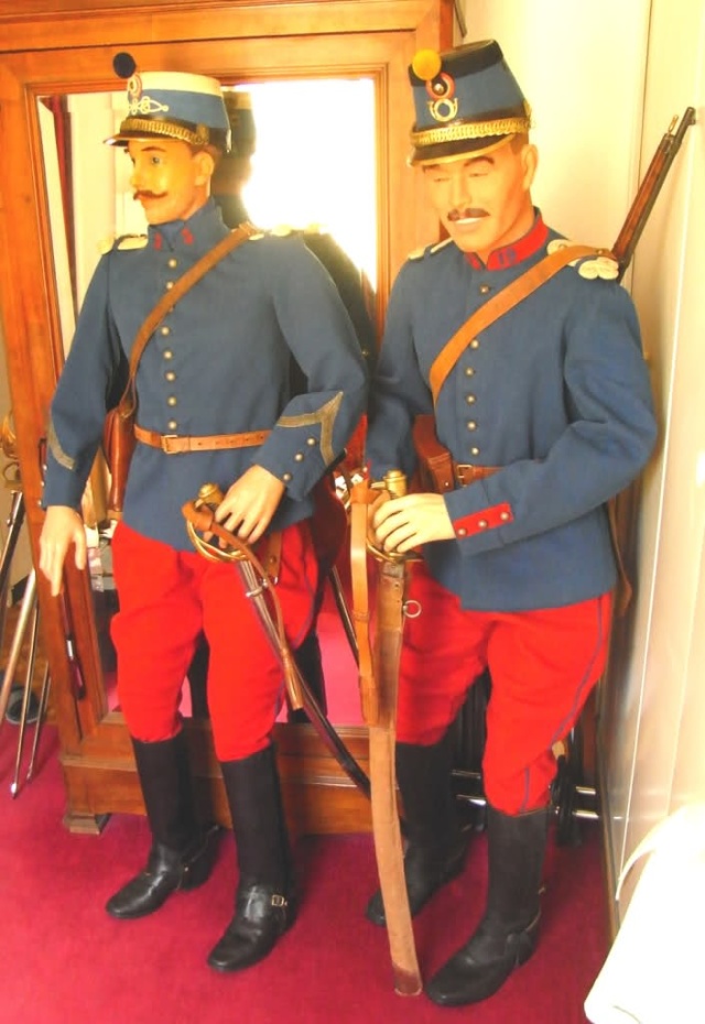 Les uniformes portés par les chasseurs à cheval (Troupe et officier)  Spahi13