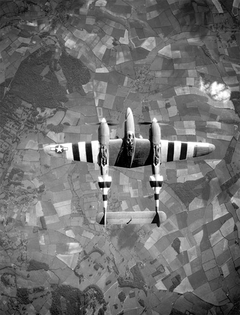 (MONTAGE PROJET AA)P-38 J Lightning 1st Lt. Rolland E.Levey 474th FG/429th FS/9th AF 1/48 - Page 5 79952411