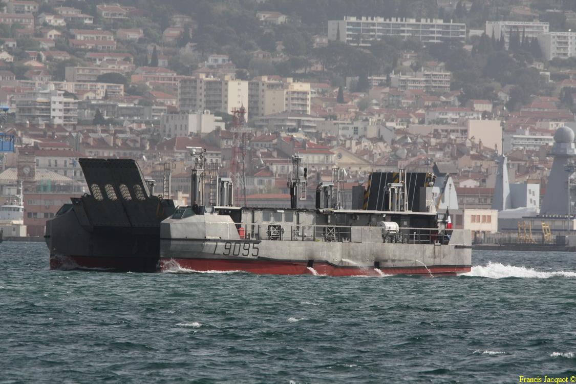 [Les ports militaires de métropole] Port de Toulon - TOME 1 - Page 7 123