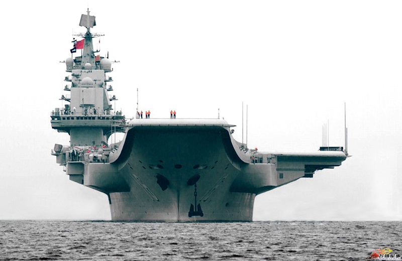 La Chine lance son premier porte-avions "fait maison" Lfrdiy10