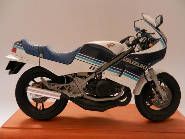 Moto Suzuki RG250T 01314