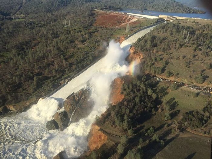 THE MOST IMPORTANT NEWS - OROVILLE DAM: CREWS WORK INTO THE NIGHT TO BOLSTER ERODED SPILLWAY AS THREE STORMS IN SIX DAYS APPROACH Orovil12