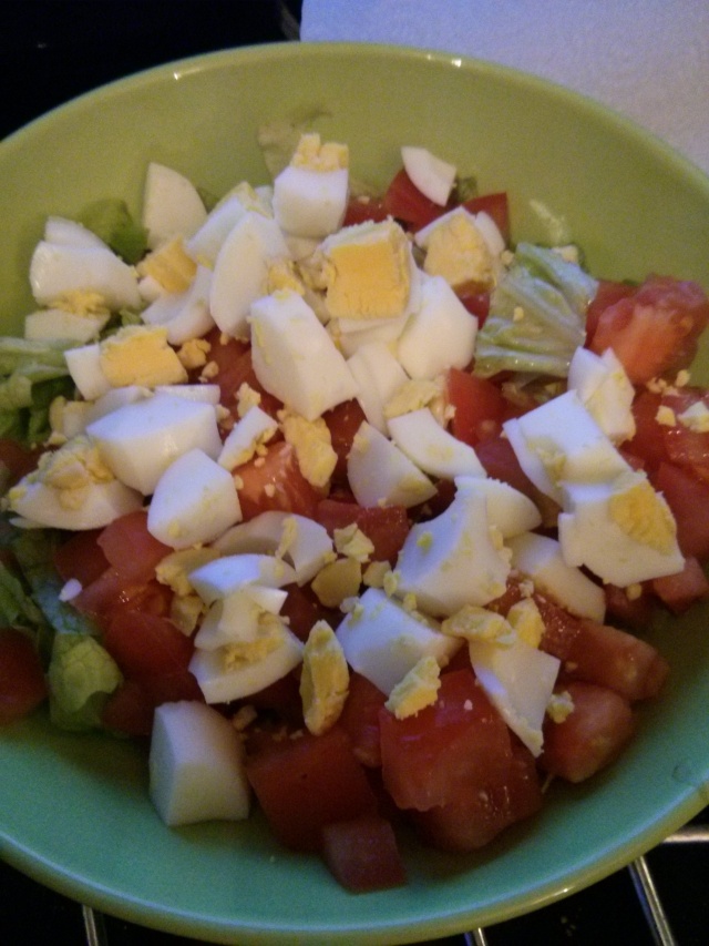 [Entrée] Allumettes au fromage et salade de tomates aux œufs durs Img_2014