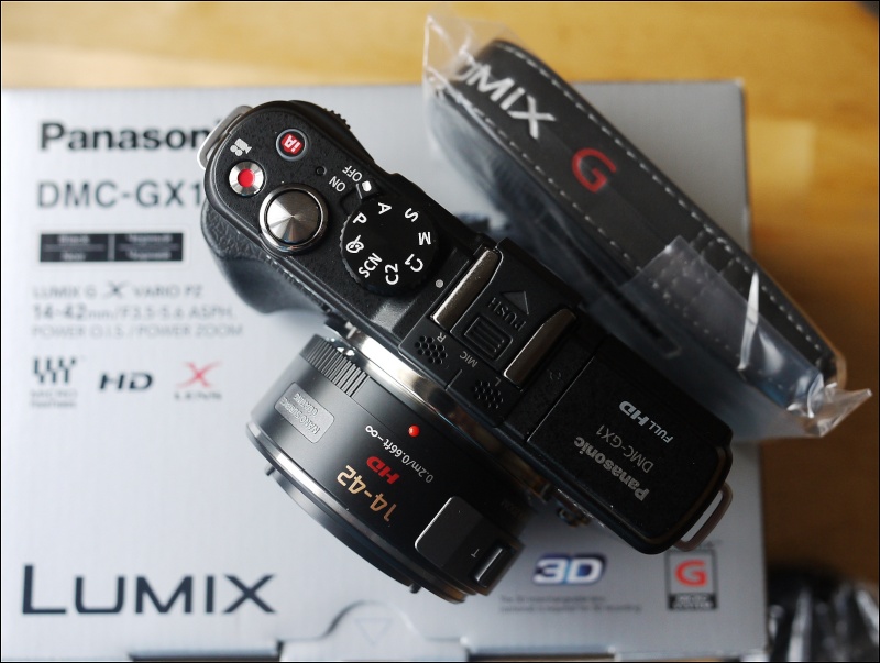 (Vendu)  Kit Panasonic DMC-GX1X (GX1 black + 14-42 Vario X) P1040610