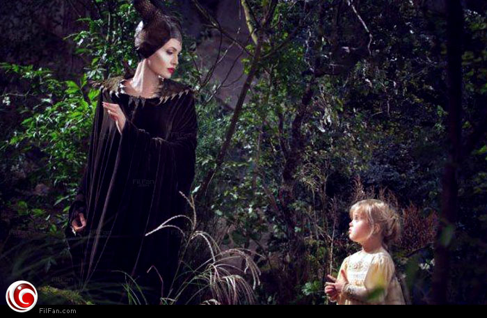 صورة أنجلينا جولي تخيف ابنتها "فيفيان" في Maleficent  Angeli10