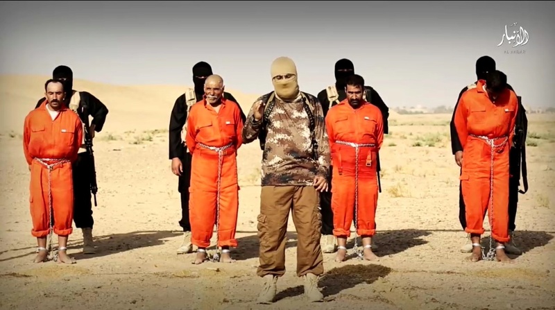 فيديو الدولة الإسلامية ولاية الأنبار فعاقبوا بمثل ما عوقبتم به 18+ حرق 4 رافضة معلقين بالسلاسل Tv-20110