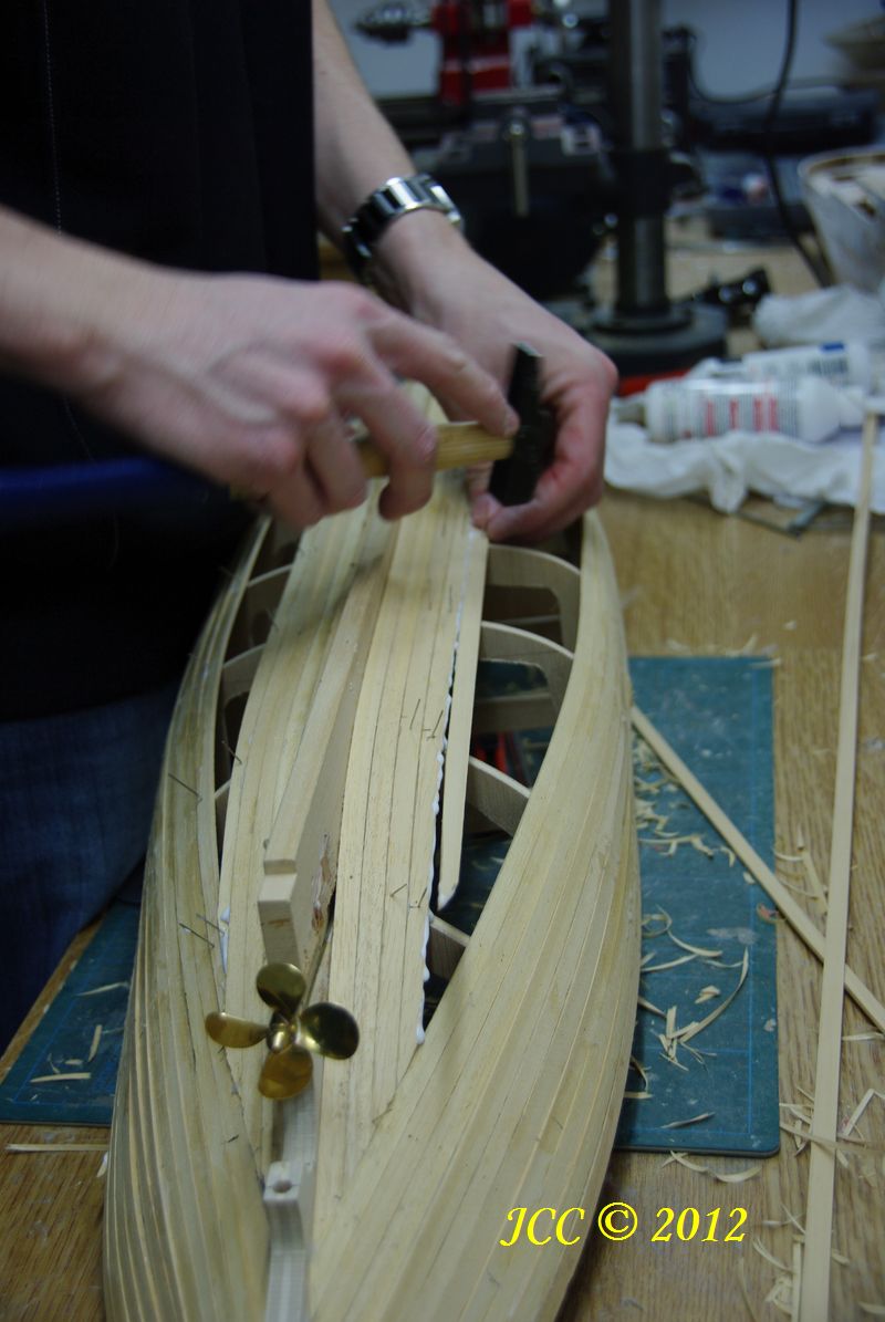 Méthode de construction d'une coque de bateau bois (kit, plan ou modélisme) Imgp6413