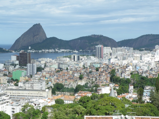 Rio - la ville où les favelas jouxtent les quartiers riches Dscf2710