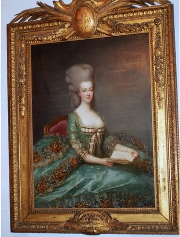 Marie-Antoinette au livre par ou d'après F.-H. Drouais (1781) ? Captur57