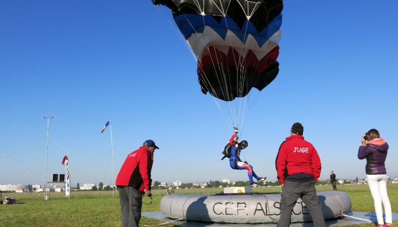 Premières récompenses de l’année pour les parachutistes 0110