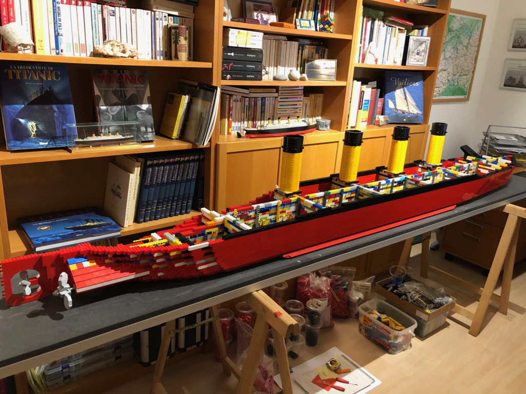 Réalisation d'une grande maquette en Lego de 60 000 pièces Titan107