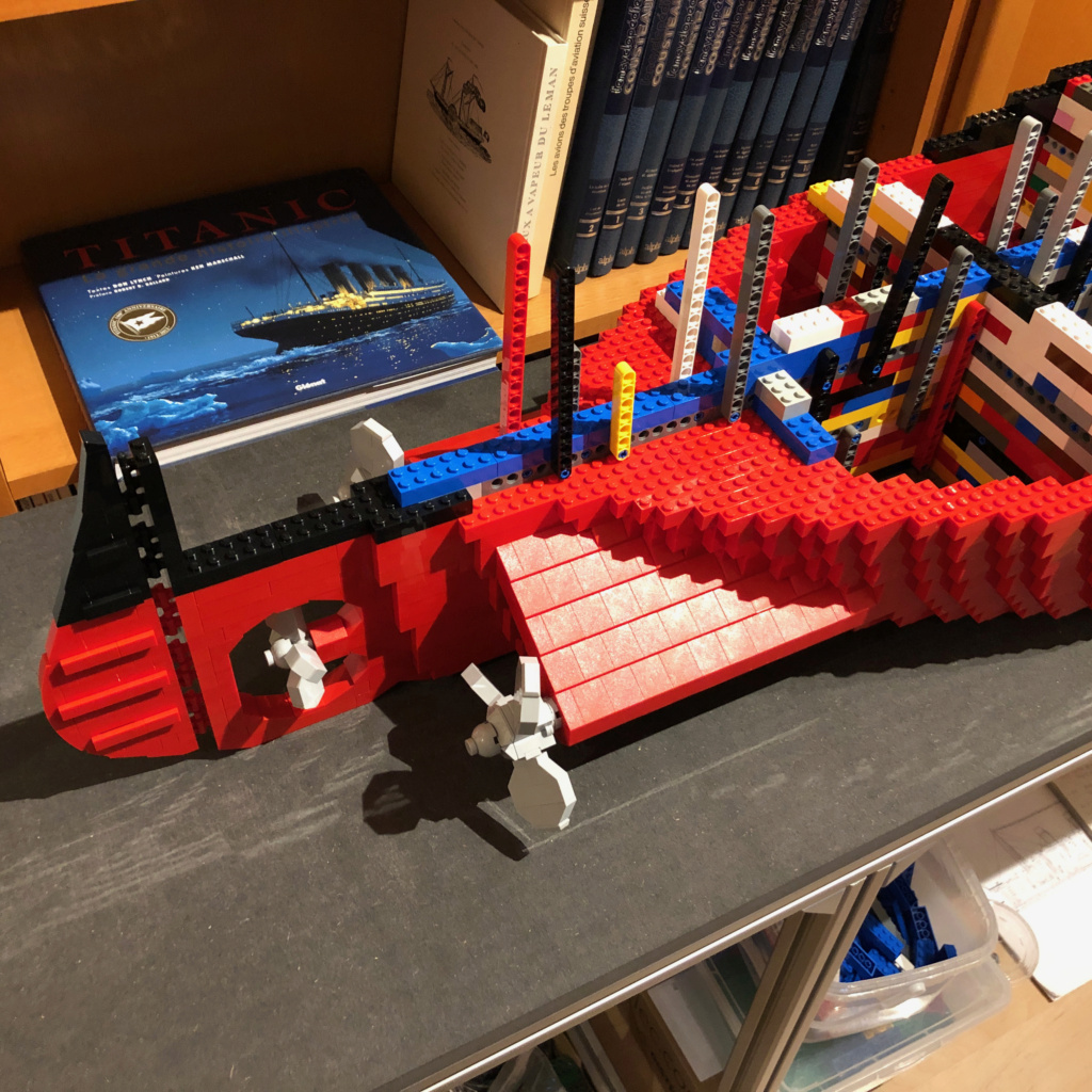 Réalisation d'une grande maquette en Lego de 60 000 pièces Titan116