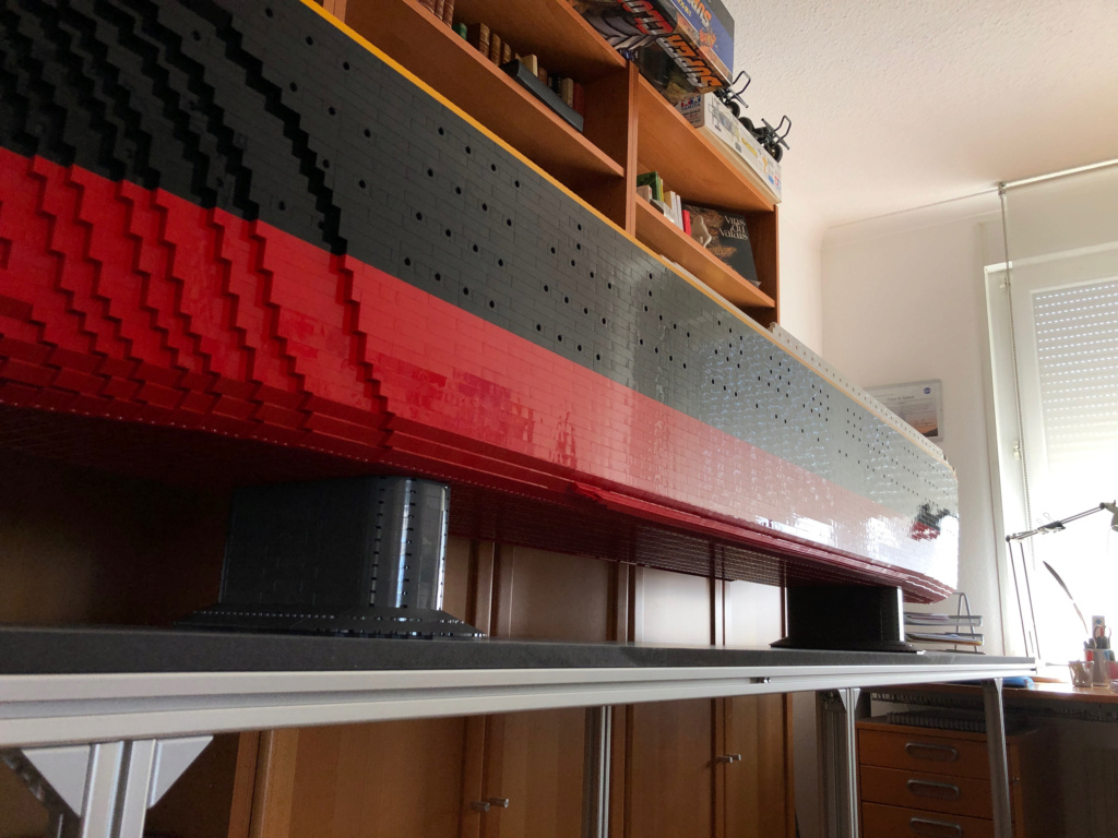 Réalisation d'une grande maquette en Lego de 60 000 pièces Titan141