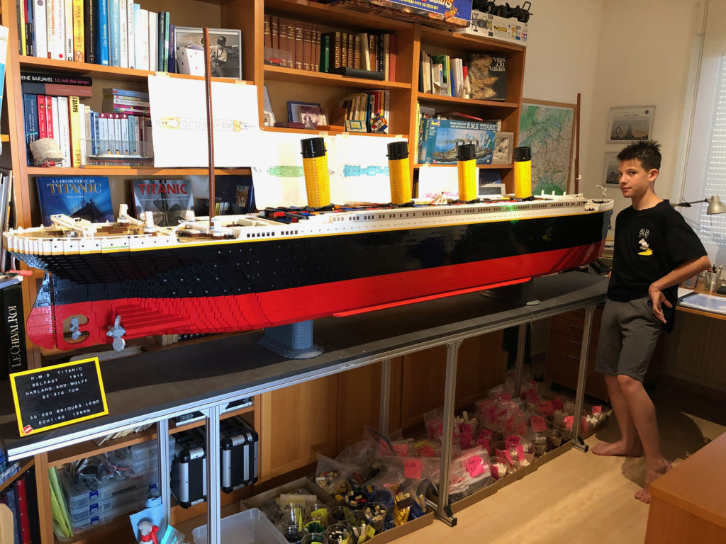 Réalisation d'une grande maquette en Lego de 60 000 pièces Titan164