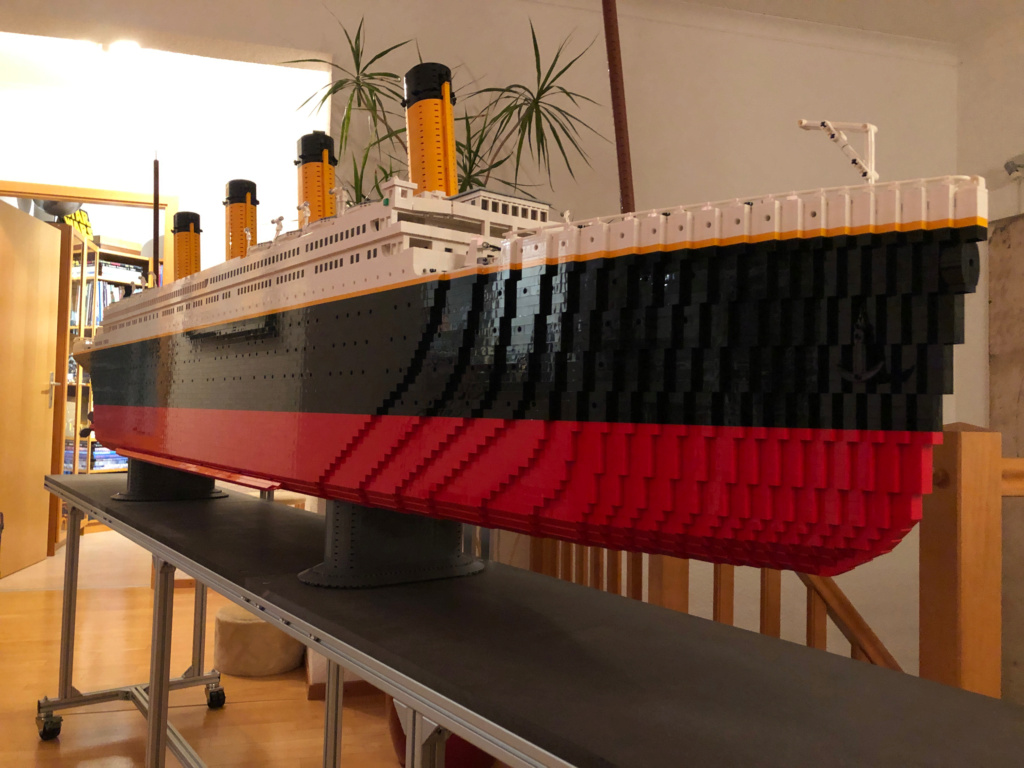 Réalisation d'une grande maquette en Lego de 60 000 pièces Titan214