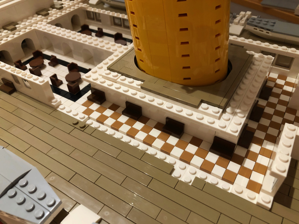 Réalisation d'une grande maquette en Lego de 60 000 pièces Titan218