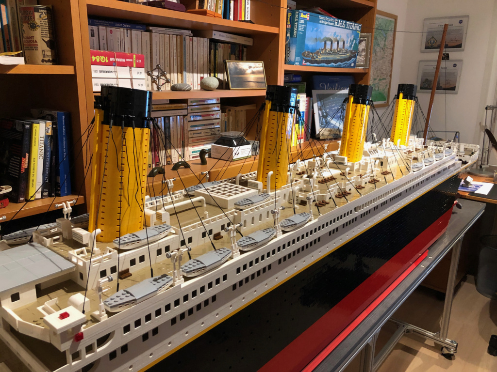 Réalisation d'une grande maquette en Lego de 60 000 pièces Titan219