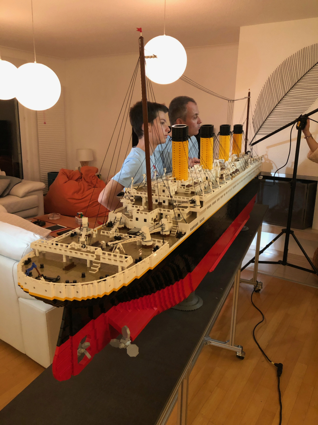Réalisation d'une grande maquette en Lego de 60 000 pièces Titan227