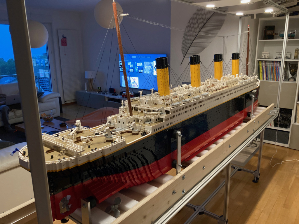 Réalisation d'une grande maquette en Lego de 60 000 pièces Titan257