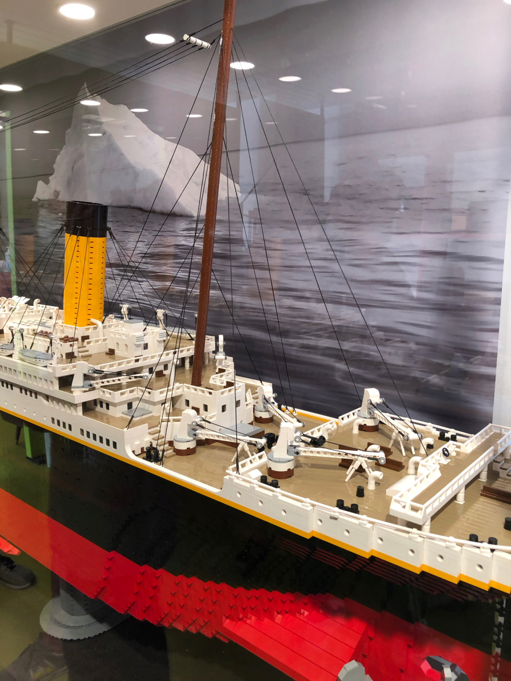 Réalisation d'une grande maquette en Lego de 60 000 pièces Titan352