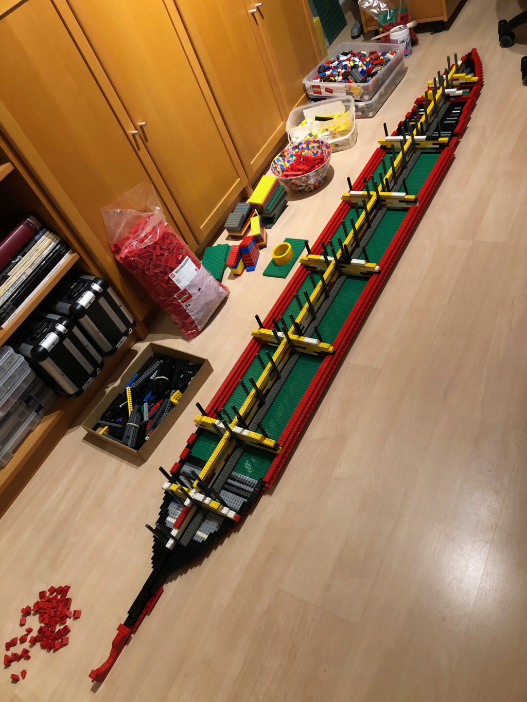 Réalisation d'une grande maquette en Lego de 60 000 pièces Titani84