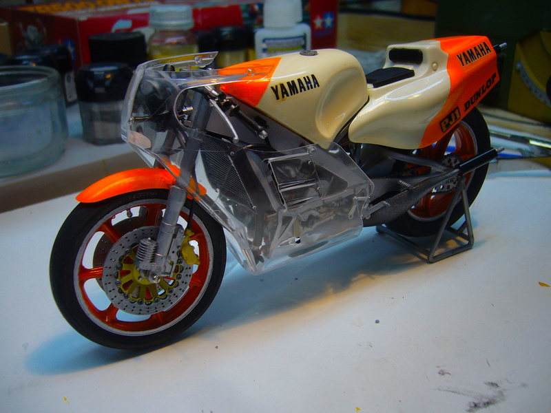 Yamaha YZR 500 cc  OWB70. Tamiya 1/12° - Page 2 P1230128