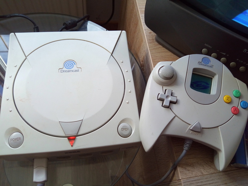 [vends] lot dreamcast PAL 1 , 2 manettes + jeux + vm+ demo  Img_2022