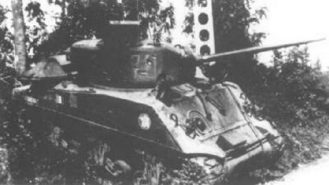 Sherman M4a3 76 mm " 2 eme DB "  ( 1/35eme, dragon ) - Page 2 Char-d10