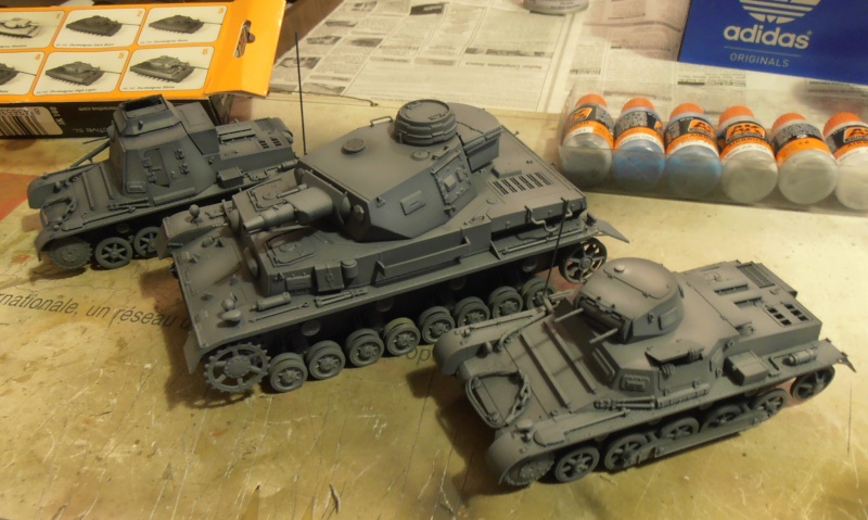 Panzers I et panzer IV ( Italeri ) en cours de peinture et de dio Pc270320