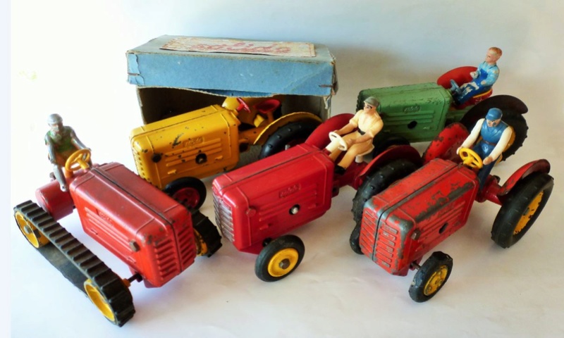 Solido démontable - Le matériel agricole (tracteurs, remorques, instruments aratoires) y compris AVG Tract010