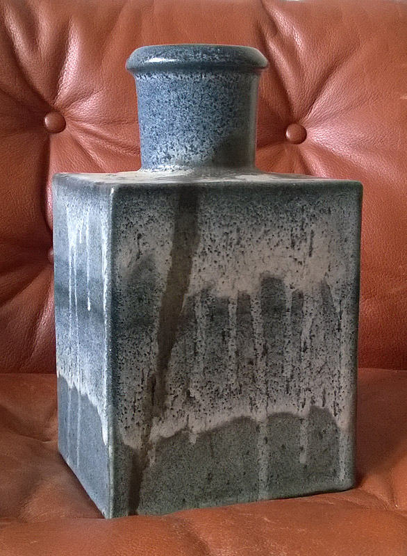 Big rectangular studio vase signed "R..., 80" for ID Bigblu11