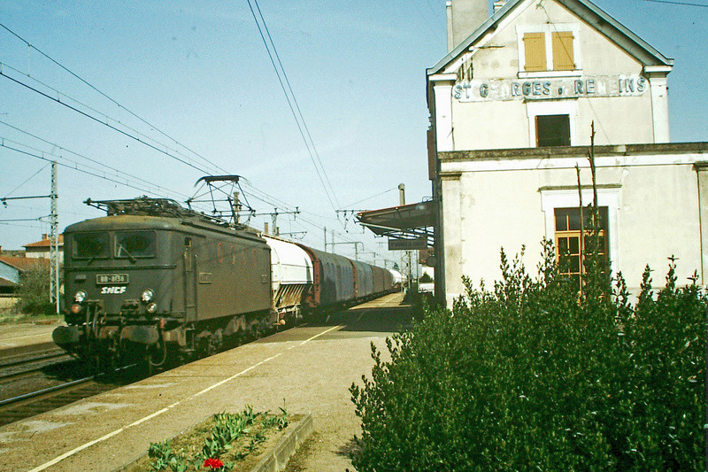 Pk 468,2 : Gare de Saint-Georges-de-Reneins (69) Bb-81010