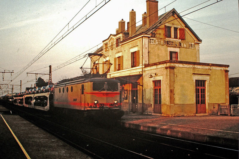 Pk 468,2 : Gare de Saint-Georges-de-Reneins (69) Bb-81011