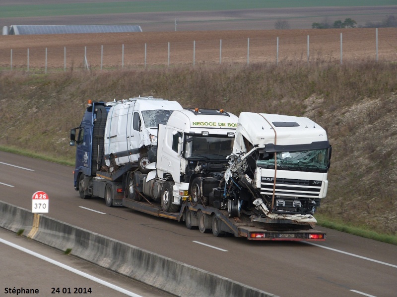 Transport de camions accidentés. P1180276