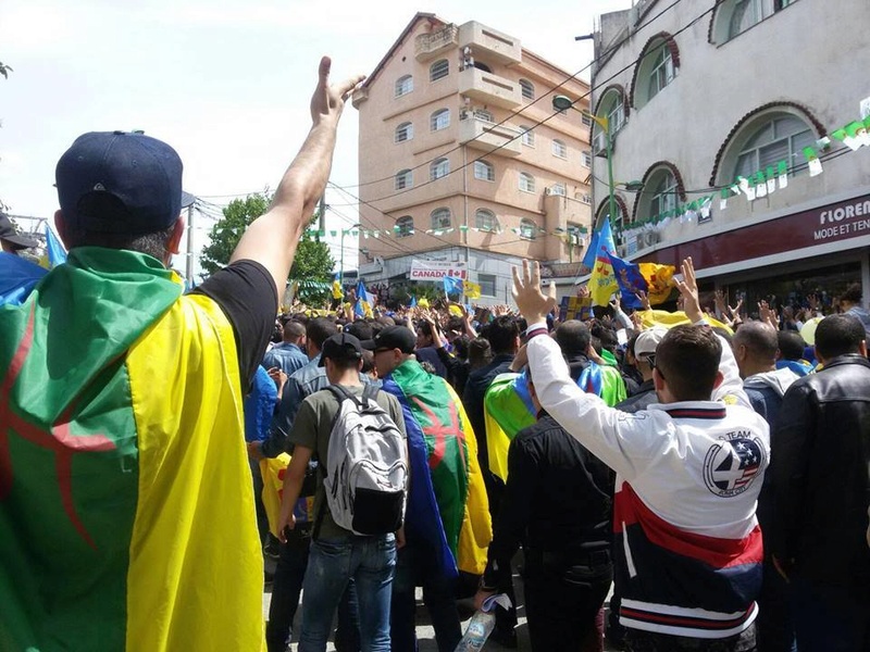  imposante marche du MAK pour réclamer l’indépendance de la kabylie à Bgayet 20 avril 2017 - Page 2 2911