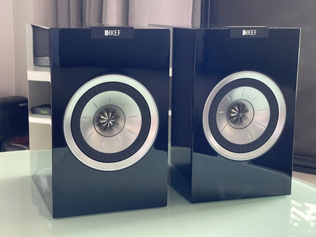 KEF R100 Bookshelf Speakers 2e0d5a10