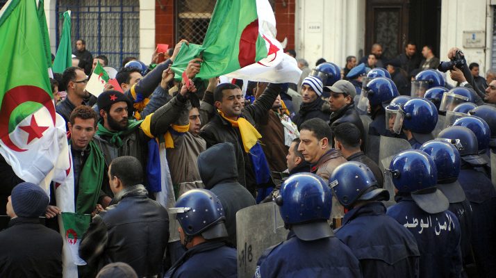 la police algérienne a-t-elle perdu les pédales? 235