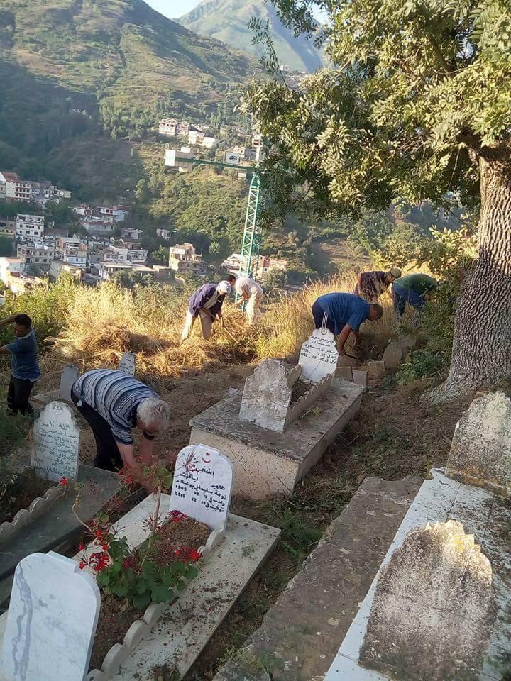 VOLONTARIAT POUR NETTOYER LE CIMETIÈRE  SIDI MHAND AGHRIB À AOKAS 530