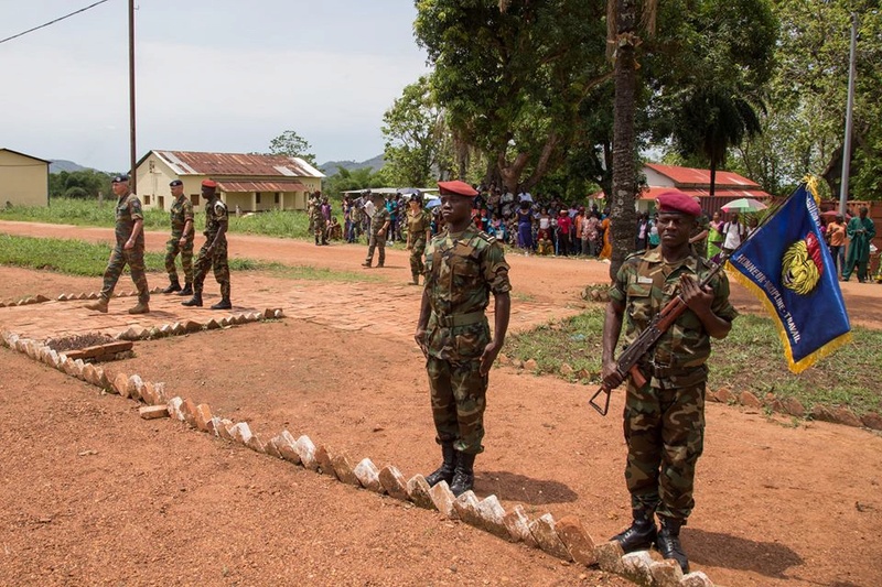 Armées de la République centrafricaine  - Page 3 6854