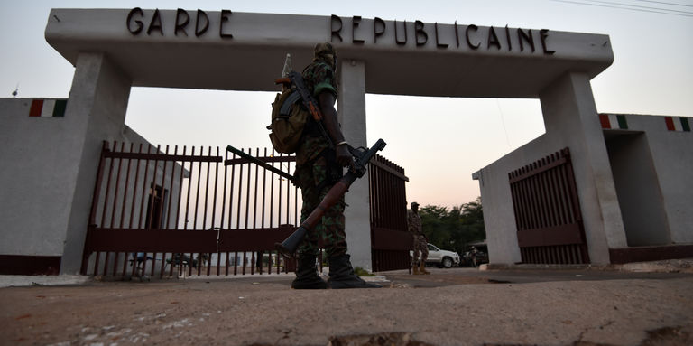 Les Forces de défense et de sécurité de Côte d'Ivoire - Page 4 6870