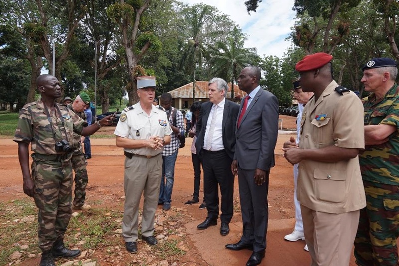 Armées de la République centrafricaine  - Page 3 7662