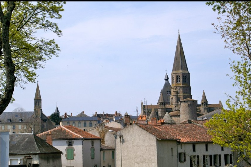 Ce chemin de croix et cette cuve baptismale se trouvent au meme endroit ,où? Captur64