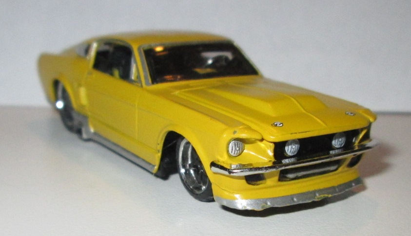 Mustang 1967 à l'échelle 1:64 ( Hot Wheel etc...) 00212