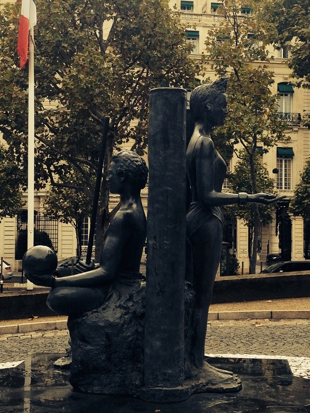 Une statue parisienne . Bbsdow10