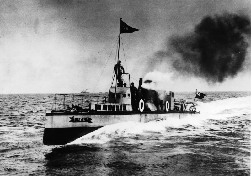 Le Turbinia 1er navire à turbines Turbin10