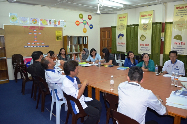 Taklimat dan Lawatan PPD Bau ke sekolah Dsc_0315