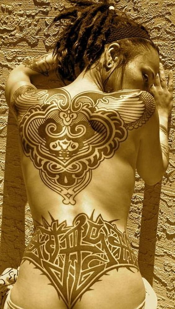 CHARME - Les plus belles femmes sont tatouées... - Page 3 023f9c10