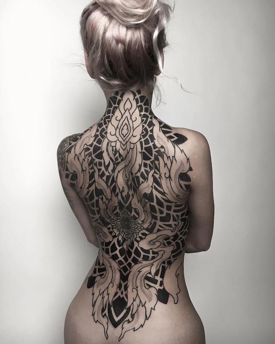 CHARME - Les plus belles femmes sont tatouées... - Page 15 07200710