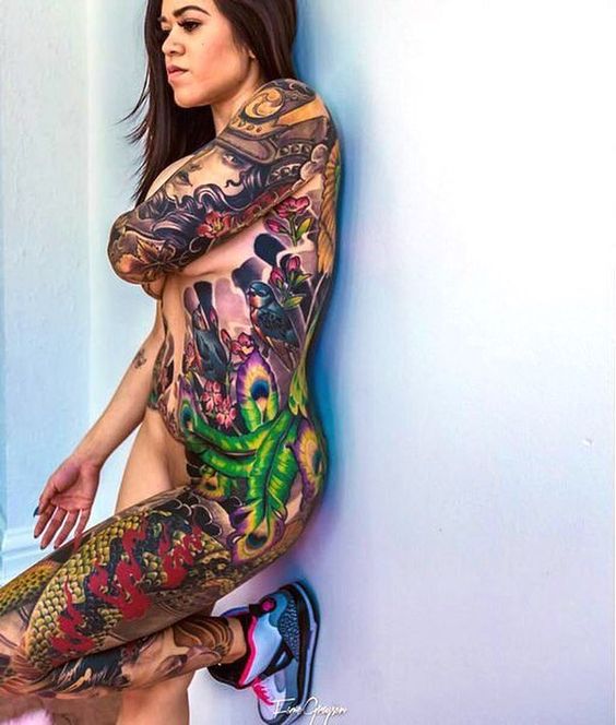 CHARME - Les plus belles femmes sont tatouées... - Page 4 Af180b10