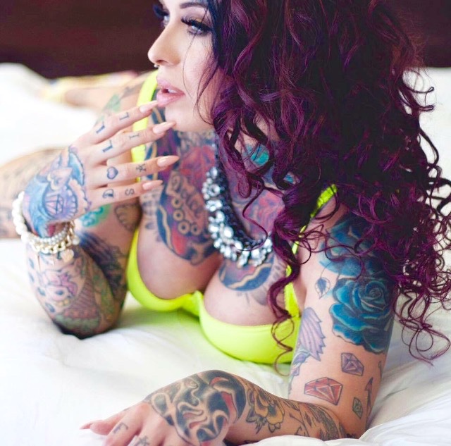 CHARME - Les plus belles femmes sont tatouées... - Page 6 Tumb1041